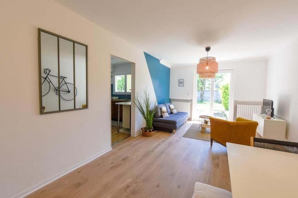 Charmant Logement Plein Pied Au Coeur Du Village カステルキュリエ エクステリア 写真