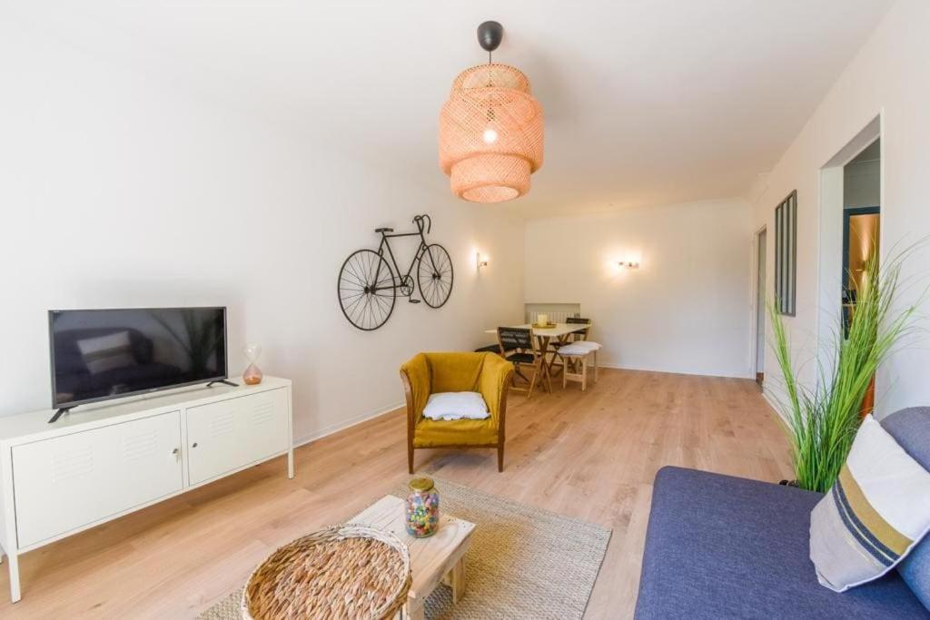 Charmant Logement Plein Pied Au Coeur Du Village カステルキュリエ エクステリア 写真